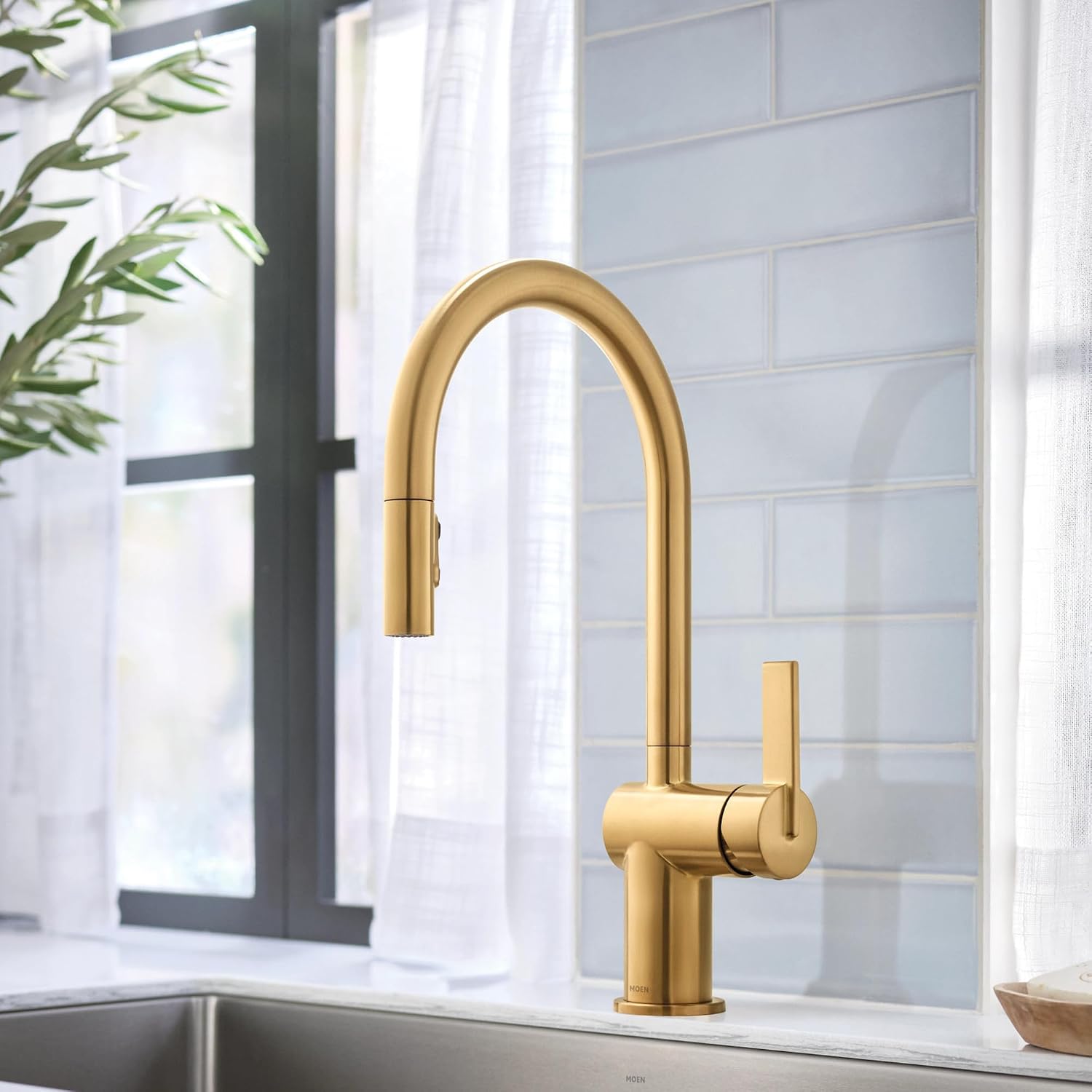 Moen Cia Pulldown Kitchen Faucet with Power Boost, Brushed Gold, 7622BG