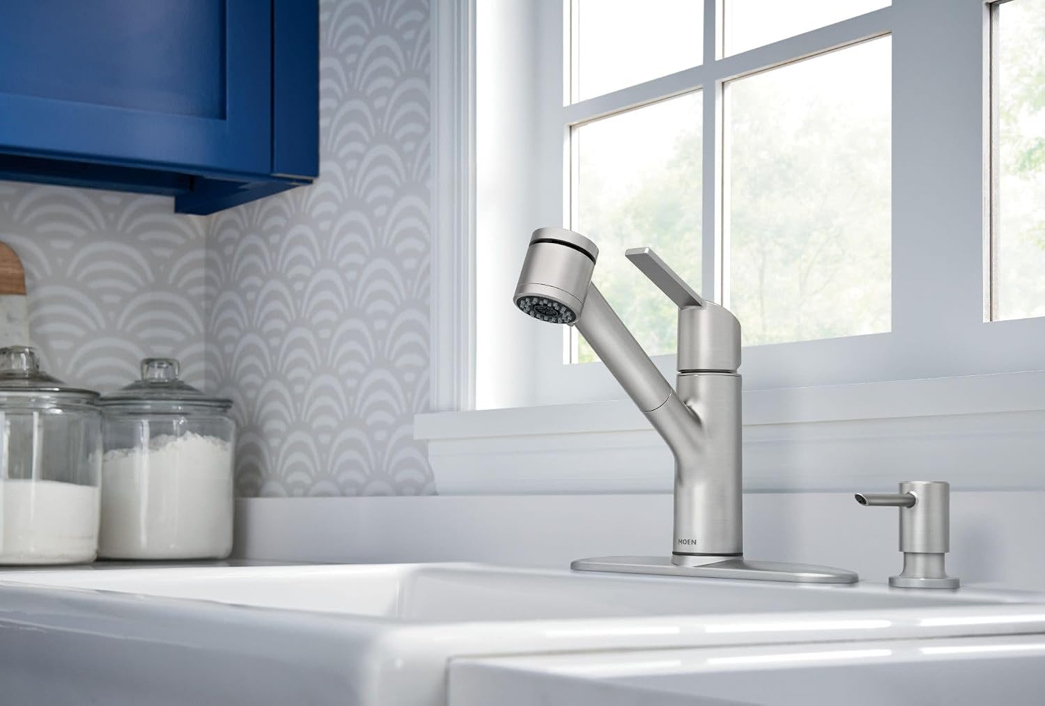 Moen 87701SRS Sombra Spot Resist Stainless Pull-Out Kitchen Faucet