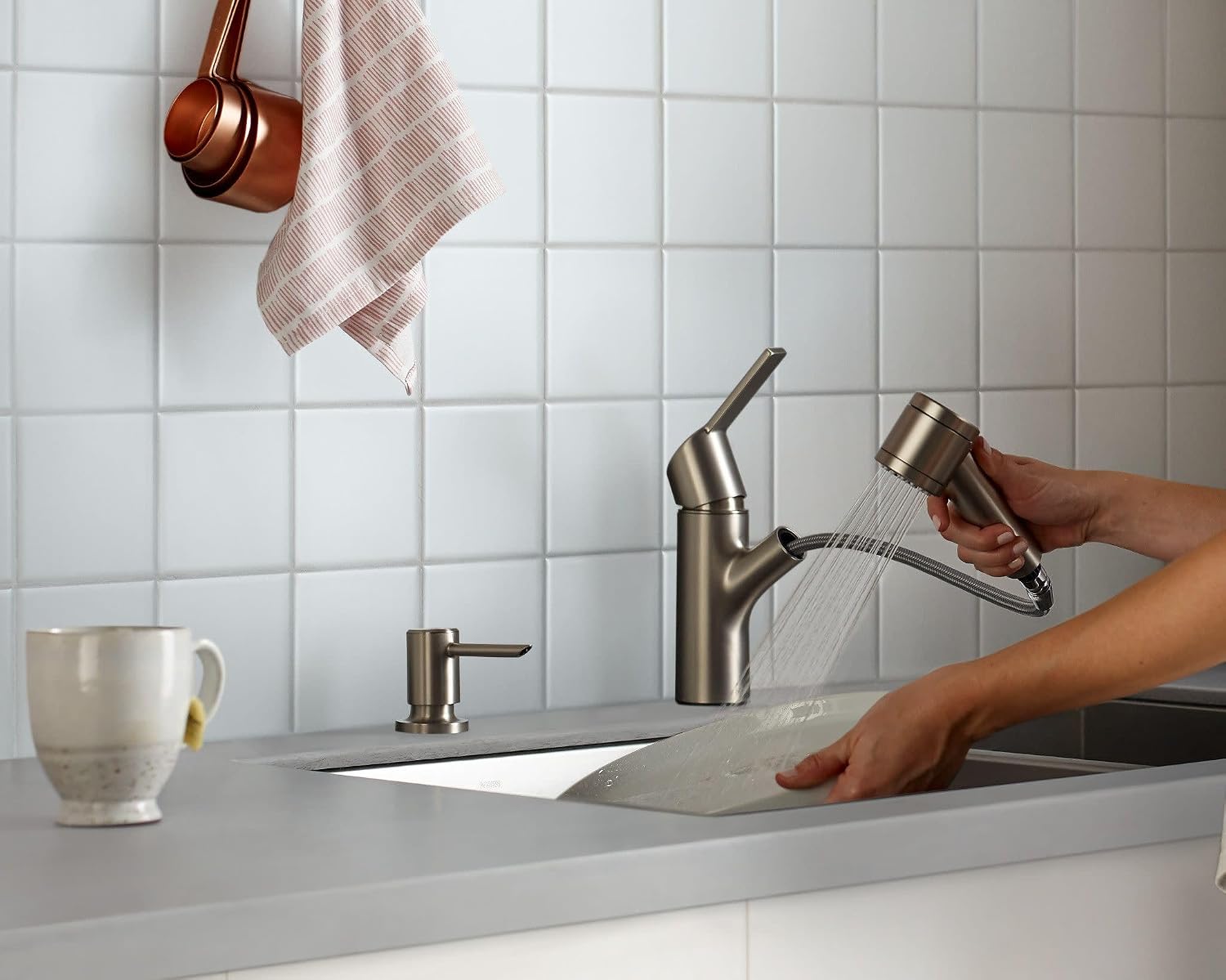 Moen 87701SRS Sombra Spot Resist Stainless Pull-Out Kitchen Faucet