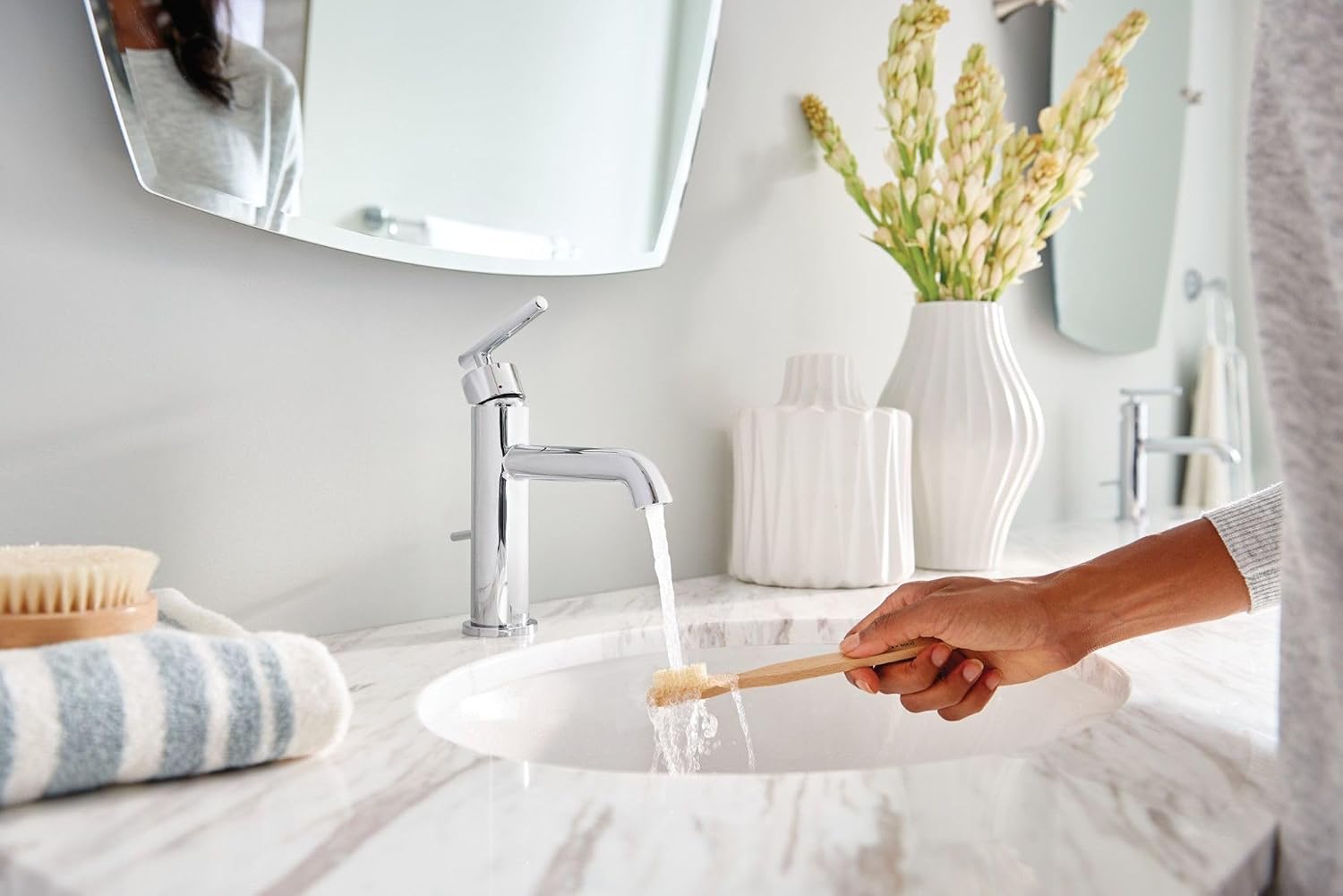Moen 6145 Chrome One-Handle Bathroom Faucet