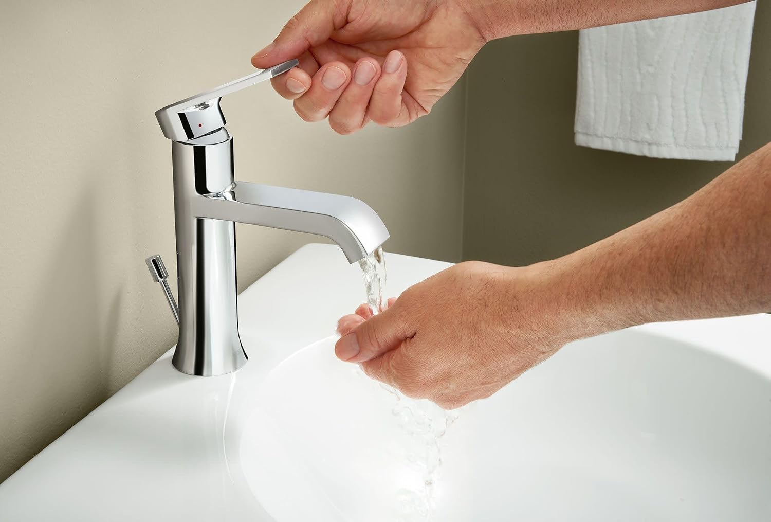 Moen 6702 Chrome One-Handle Bathroom Faucet