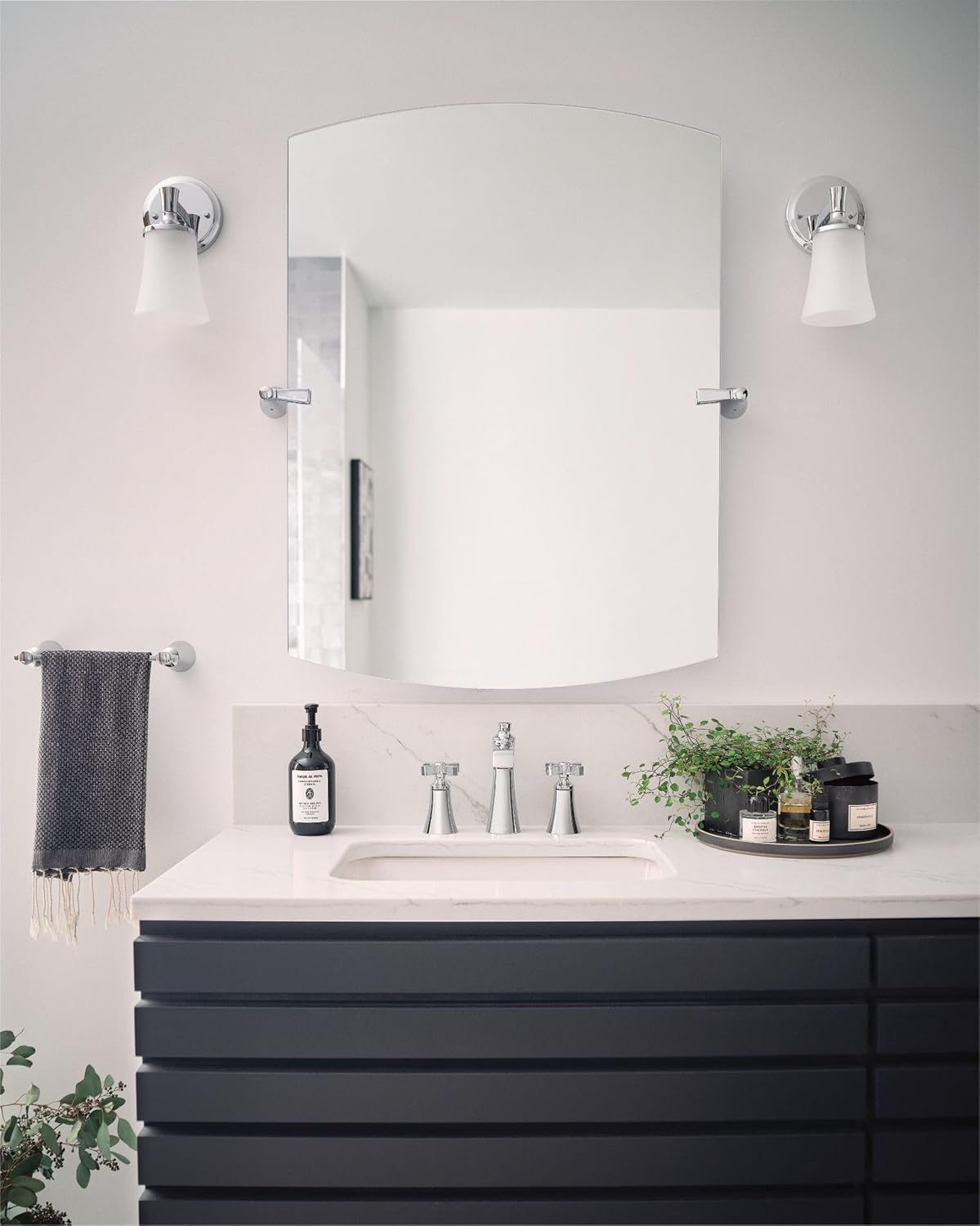 Moen YB0386CH Flara 9-Inch Single Hand -Towel Bar, Chrome
